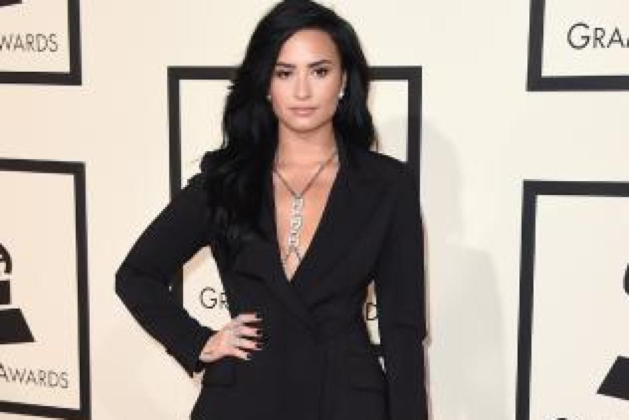 Grammy Awards 2016: Celebrities Dazzle On The Red Carpet